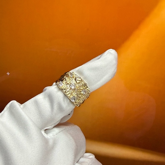 Elegant Gold Ring with Crystal Accents - Picture 2 of 9